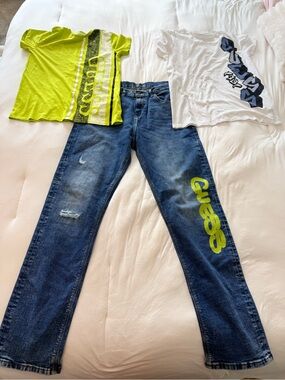 Guess Men’s Straight Blue Jeans with Neon Yellow Logo
